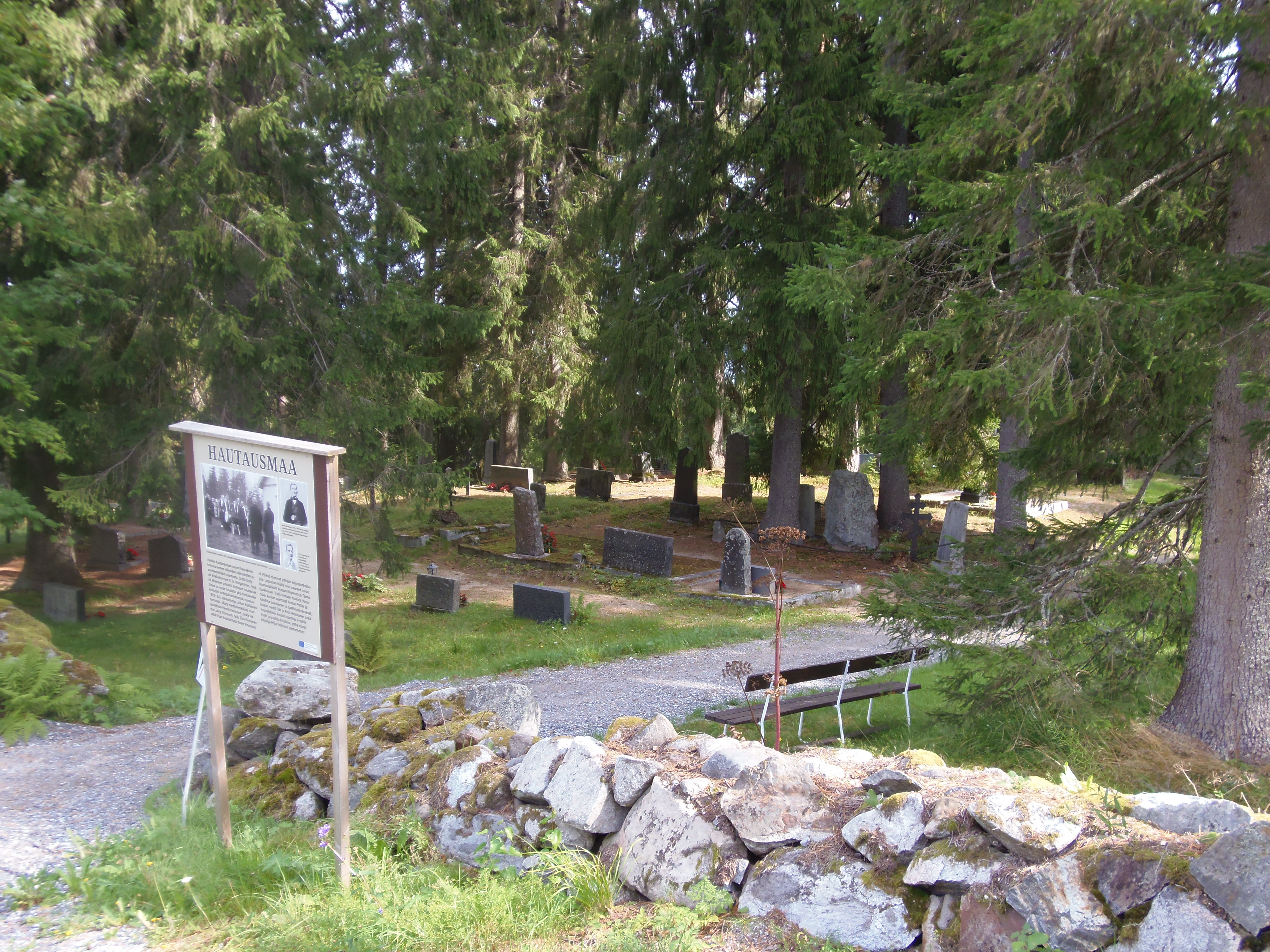 Sisäänkäynti hautausmaalle